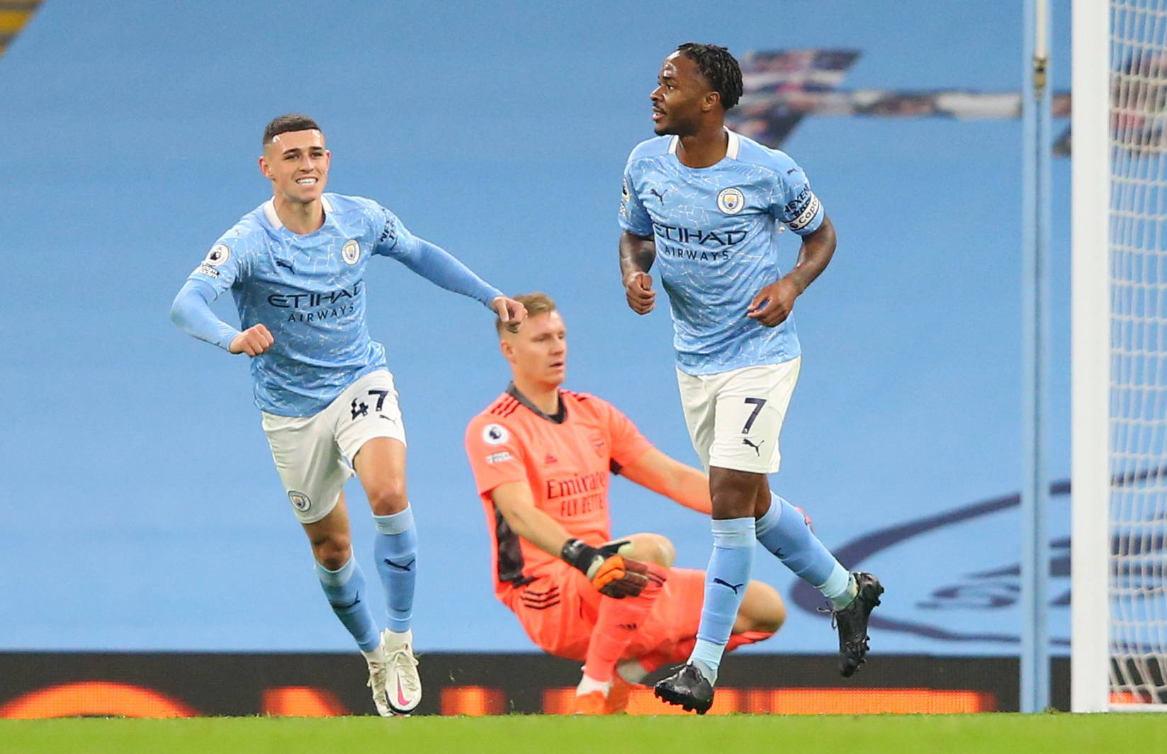 她的态度感 她的态度感